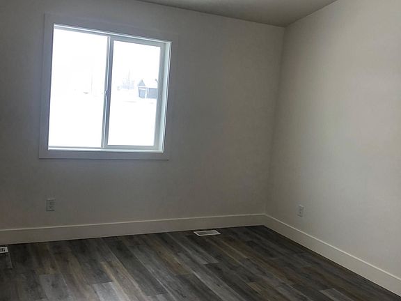 4th image of 697 W Flannagon St