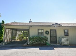 29 Mint Lake Ct E, Franklin, NC 28734