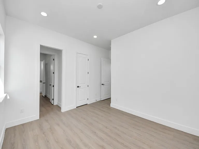 4133 E Toliver St — Photo 32