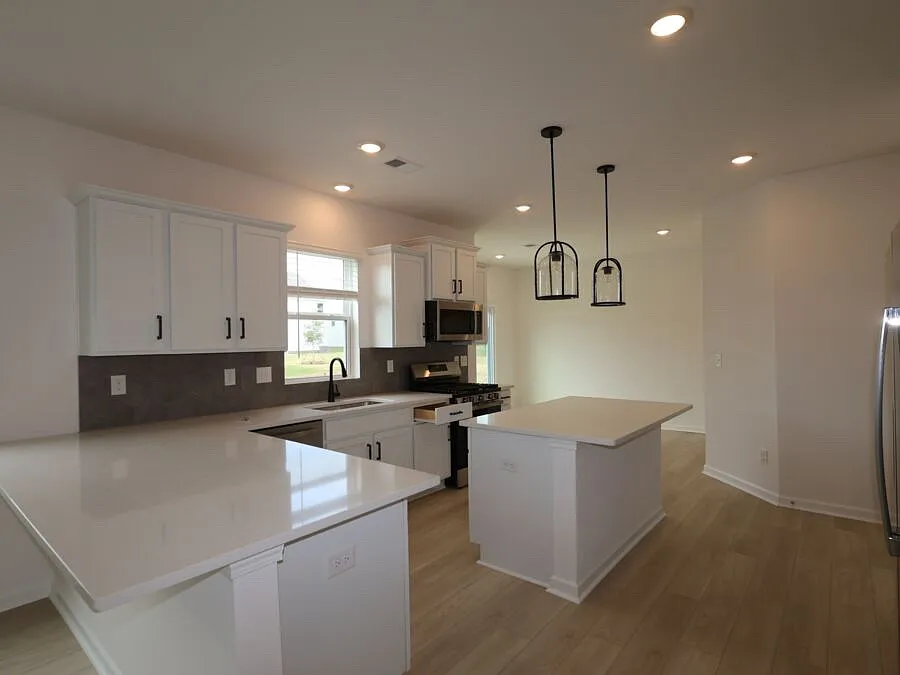 633 Willoughby Park Dr — Photo 4