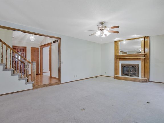 4th image of 1126 N Cypress Dr
