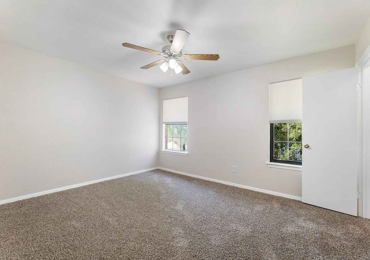 City Lake Townhomes — Photo 4