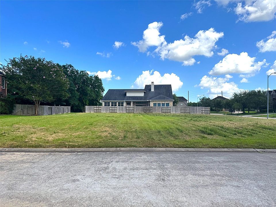 1st image of 102 Water Bluff Lane