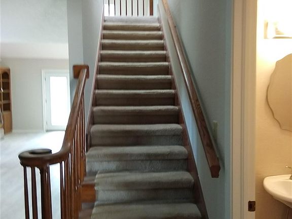 5th image of 102 NE 48th St