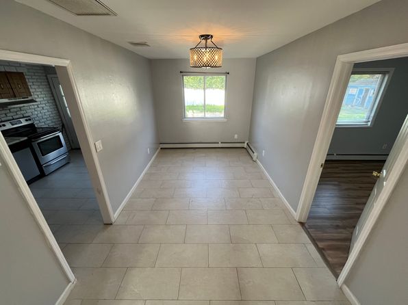 33 Country Greens Dr #1, Holtsville, NY 11742