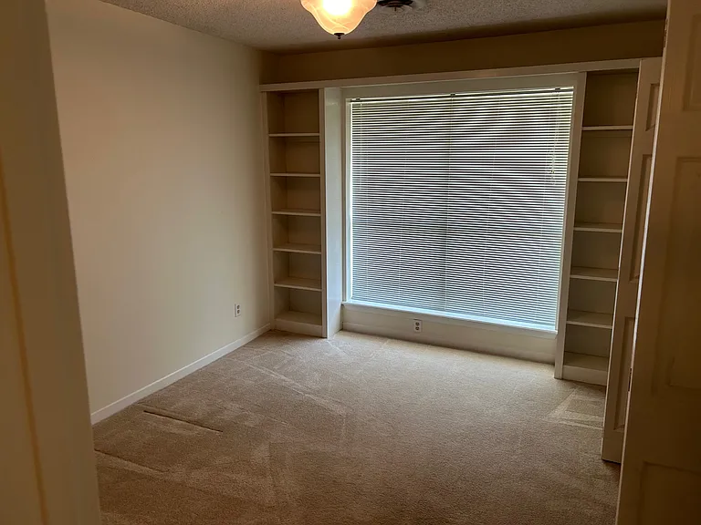 1583 E Industry St — Photo 16