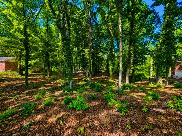 418 Dogwood Dr, Greenwood, SC 29646