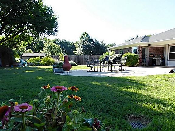 5th image of 900 Rosewood Ct
