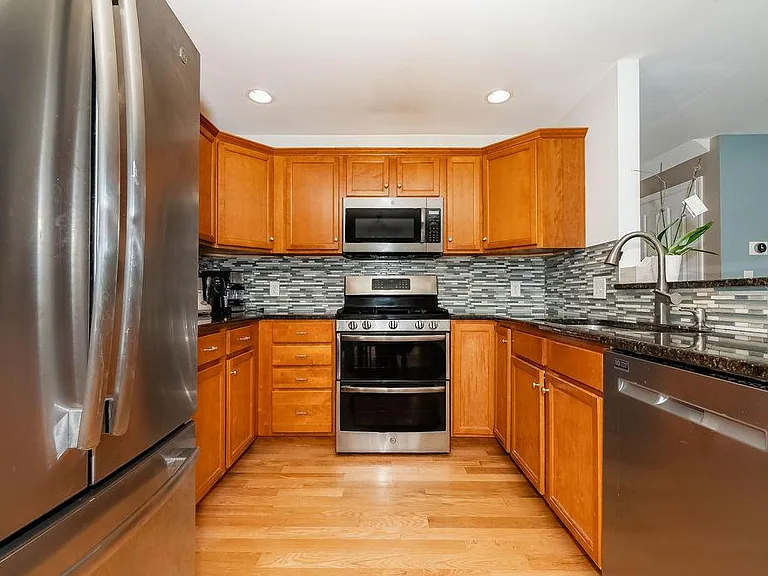 25 Village Dr — Photo 8