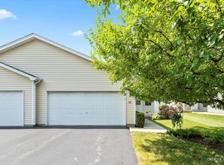 88 Silver Trl, North Aurora, IL 60542