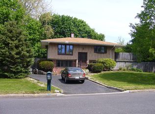 21 Lynx Ln, East Setauket, NY 11733