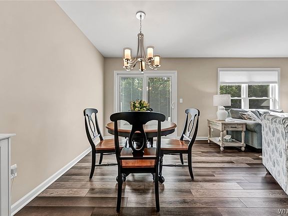 5th image of 1004 Carriage Ln