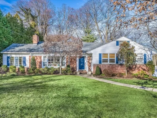 16 Dogwood Dr, Madison Boro, NJ 07940