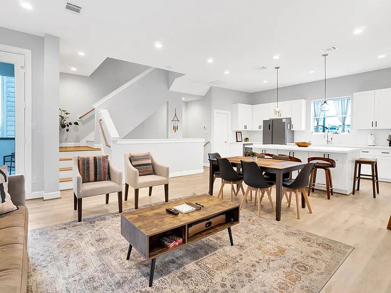 3310 Pease St — Photo 16