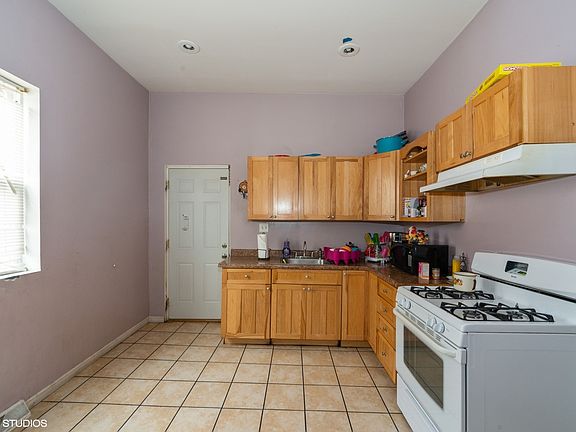 5th image of 700 N 15th Ave
