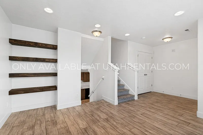 3 bed, 2.5 bath, 1252 sqft, $1,795 — Photo 4