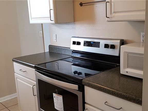 4th image of 1740 Oasis Ave