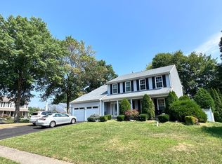 25 Annamarie Dr, Morrisville, PA 19067