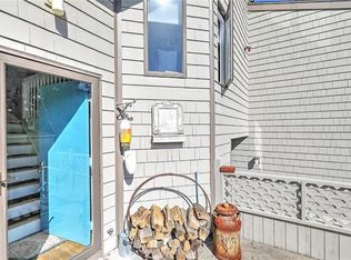 14 Seabreeze Ln, Bristol, RI 02809