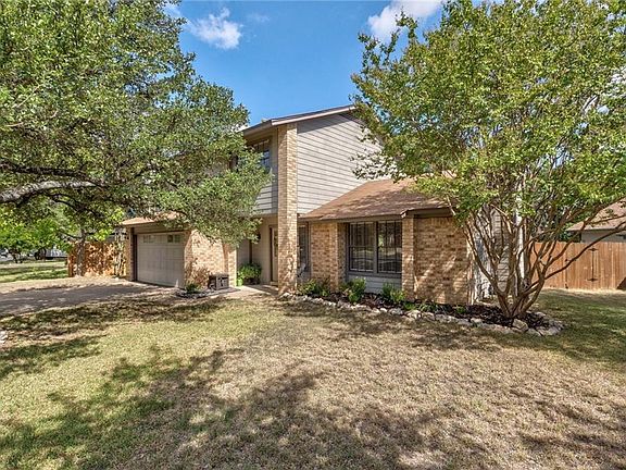 2nd image of 1406 Charolais Dr