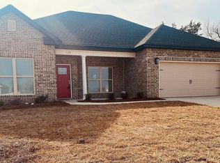 119 Early Dr, Byron, GA 31008