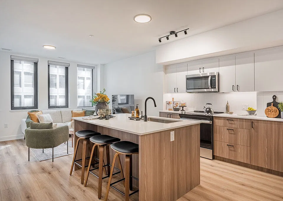 360 Laurier Ave W