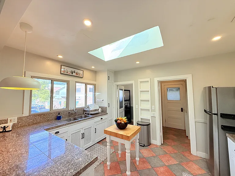 2801 Telegraph Ave — Photo 1