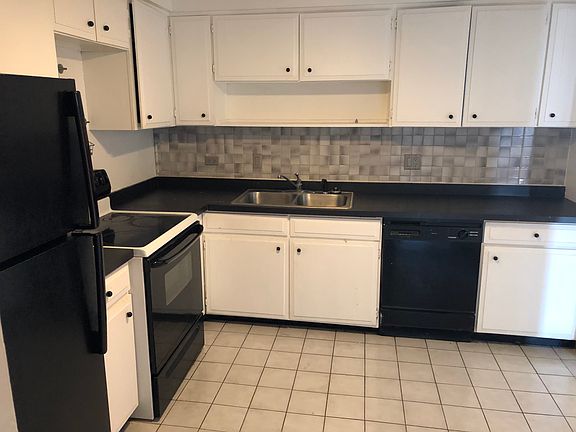 5th image of 3817 W 123rd St APT 203