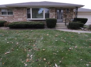 6912 W Dobson St, Niles, IL 60714