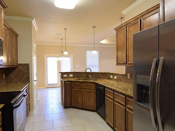 5th image of 2407 Scott Dr