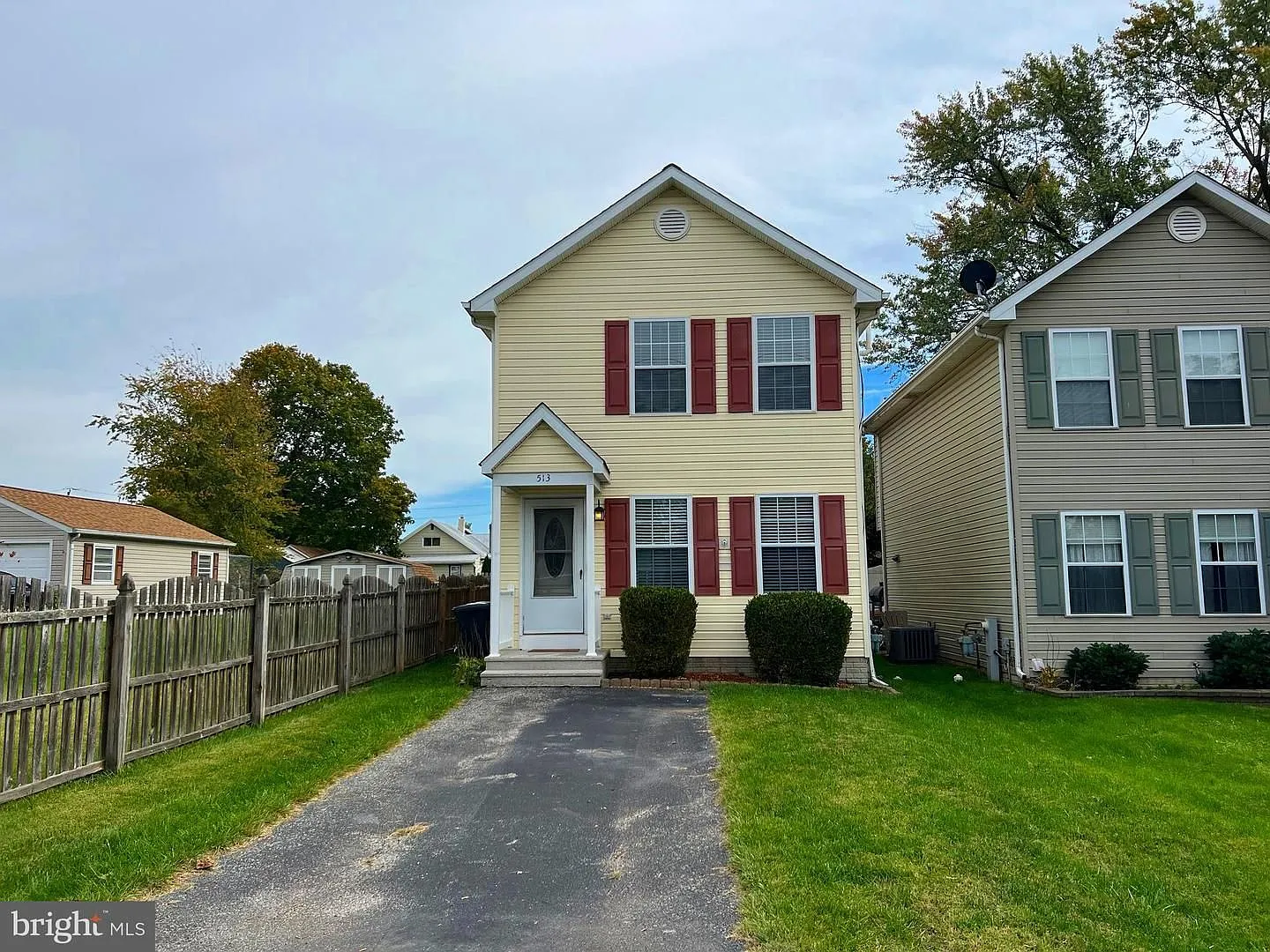 Enjoy easy living in this well kept 3 bedroom, 1.5 bath home. — Photo 1