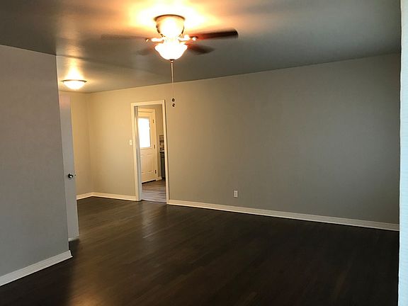 4th image of 1624 Oxford Way