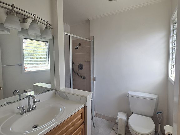 3rd image of 607 Ashbury Ave