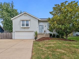 704 Woodland Ridge Dr, Saint Peters, MO 63376