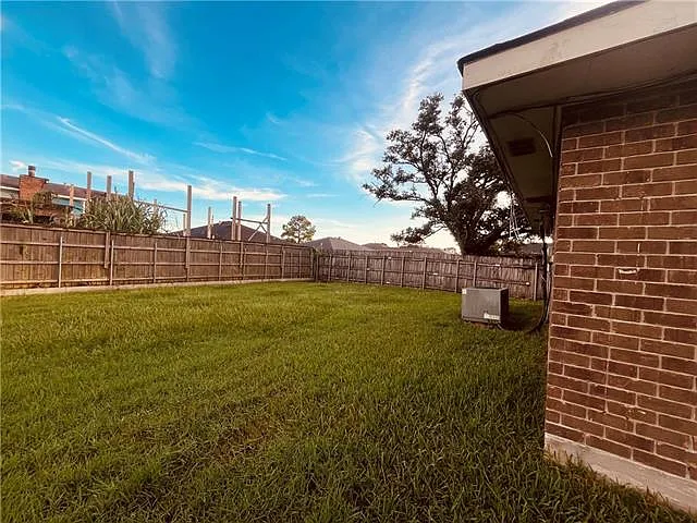 2209 Hampton Dr — Photo 16