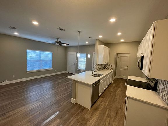 4th image of 8008-8010 Doreen Ave #8008