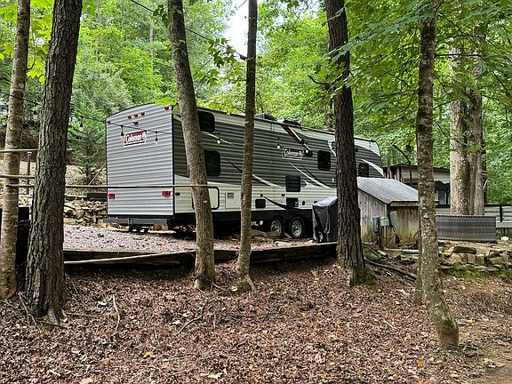 4th image of 835 Ogden Dr