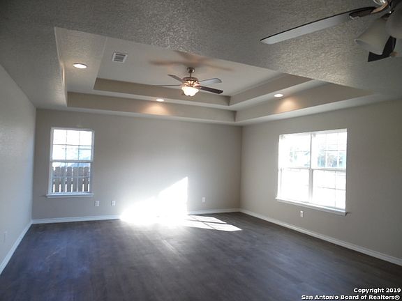 3rd image of 851 Avondale Ave