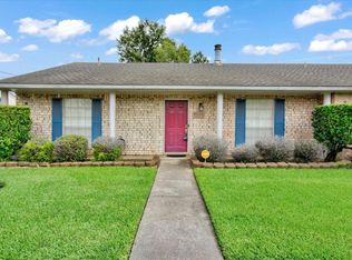 1061 Sunmeadow Dr, Beaumont, TX 77706