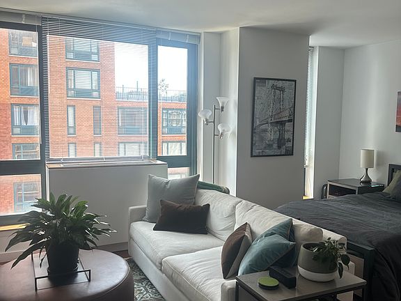 3rd image of 1 Irving Pl APT G21i