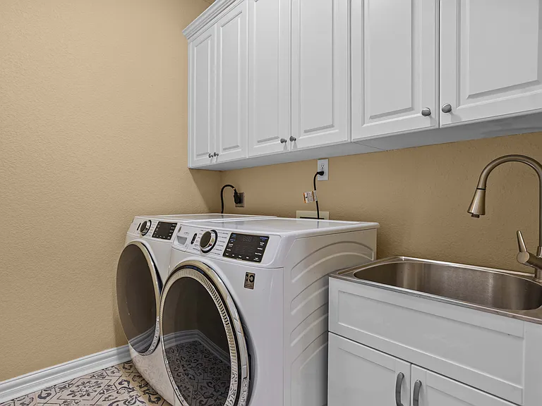 1025 Horton Pl — Photo 32