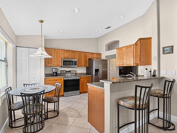 2nd image of 9864 Arbor View Drive S