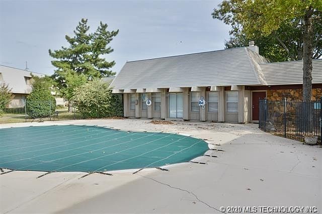 2nd image of 2207 E 66th Pl Unit 606
