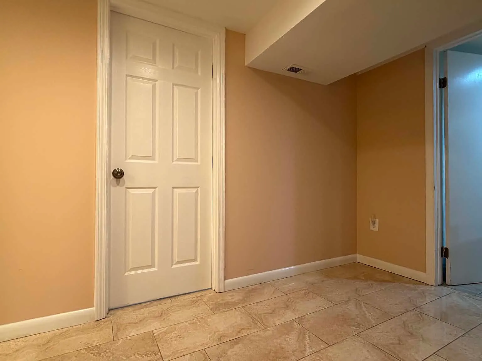 3 bed, $3,000 — Photo 2