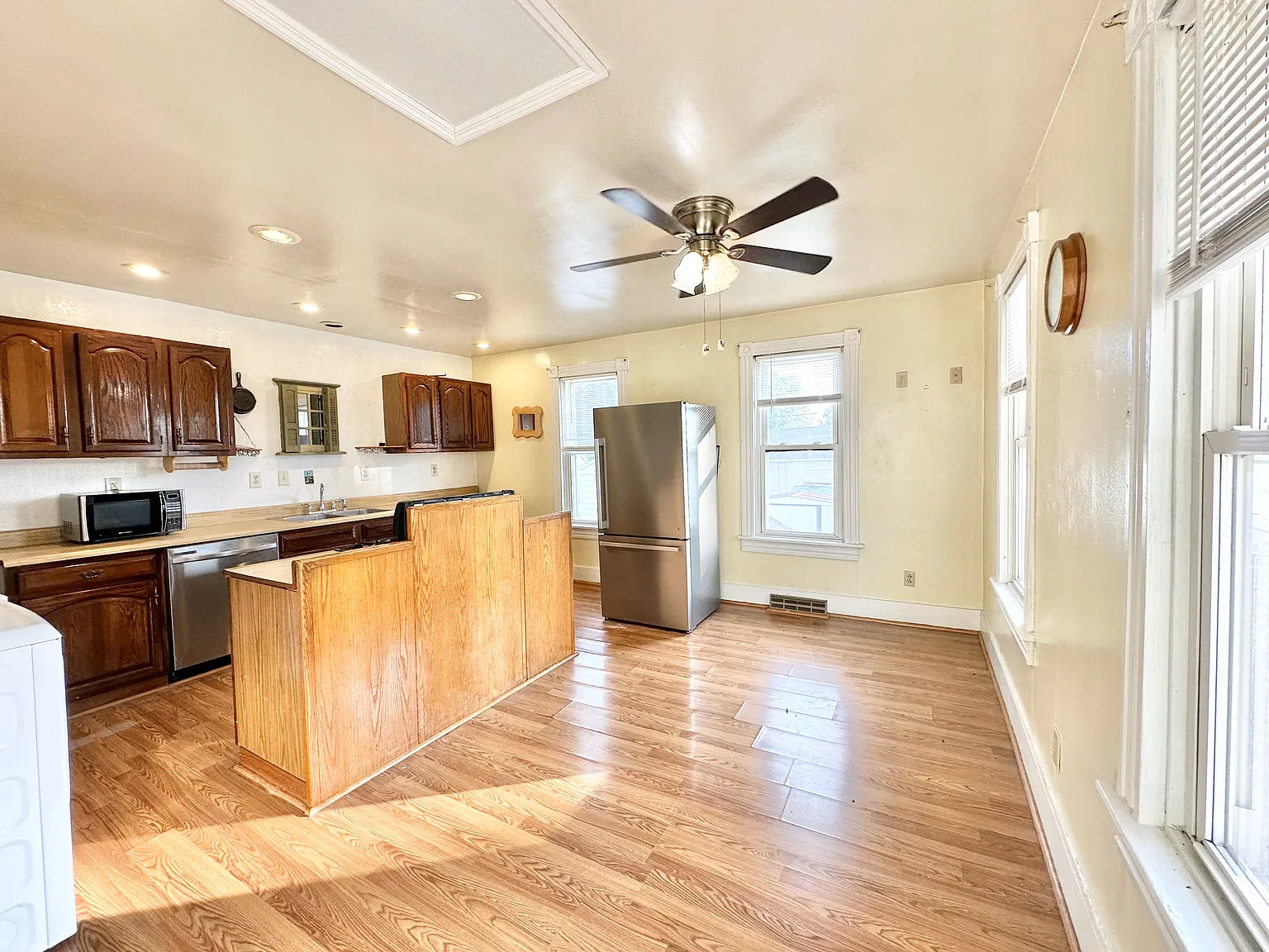 3 bed, 1.5 bath, 1350 sqft, $1,895 — Photo 4
