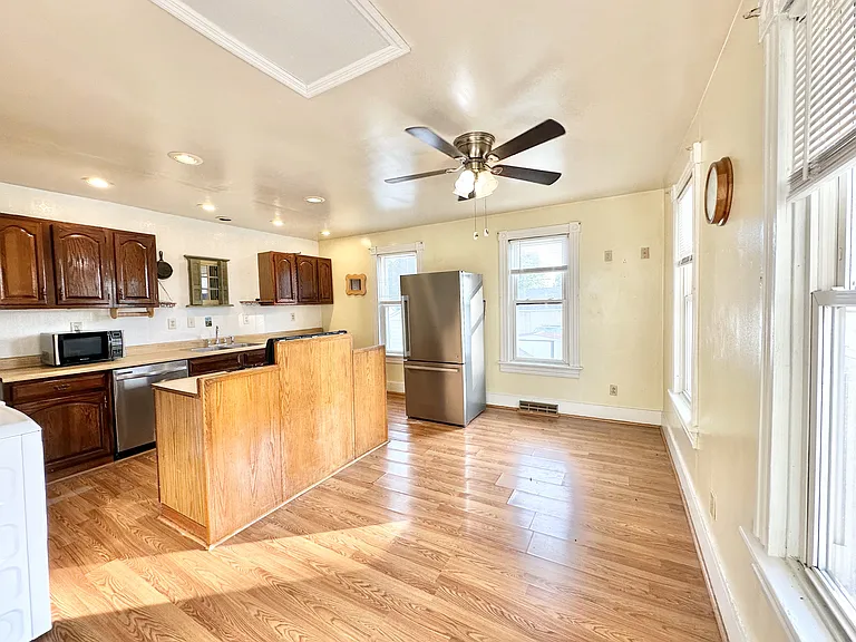 969 Cherry St — Photo 4