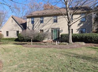231 Hunters Hollow Dr SE, Warren, OH