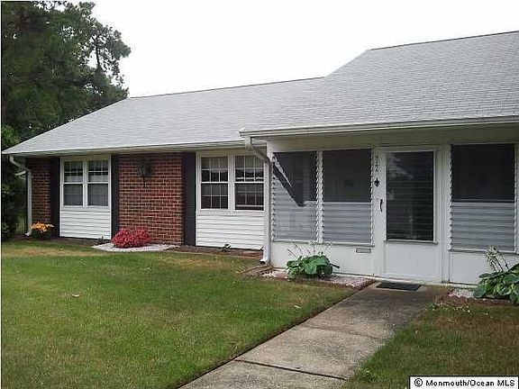 2nd image of 928A Thornhill Ct