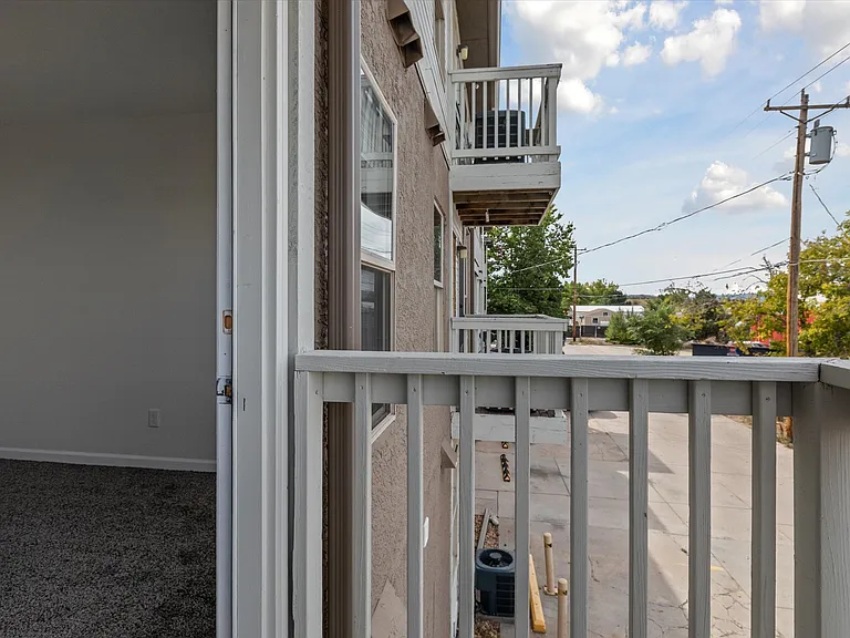 RockView Apartments — Photo 12