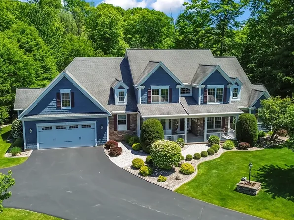 24 Whisper Creek Ct, Rochester, NY 14626
